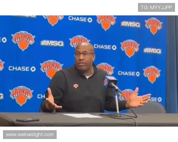 [NBA]布朗抢断击地传球 霍福德跟进双手暴扣.